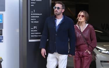 Ben Affleck and Jennifer Lopez spend their Sunday afternoon shopping with her son Max in Culver City. The threesome first stops at Gelson's Market before visiting GameStop for a new video game controller and then SideCar for doughnuts and coffee.

Pictured: Ben Affleck, Jennifer Lopez

BACKGRID USA 30 OCTOBER 2022 

BYLINE MUST READ: Stoianov / BACKGRID

USA: +1 310 798 9111 / usasales@backgrid.com

UK: +44 208 344 2007 / uksales@backgrid.com

*UK Clients - Pictures Containing Children
Please Pixelate Face Prior To Publication*
