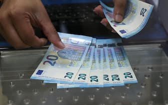 Foto simboliche sul crollo in borsa della Sterlina e dell'Euro