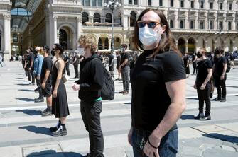 Flash Mob in Piazza Duomo degli artisti e dipendenti dello spettacolo