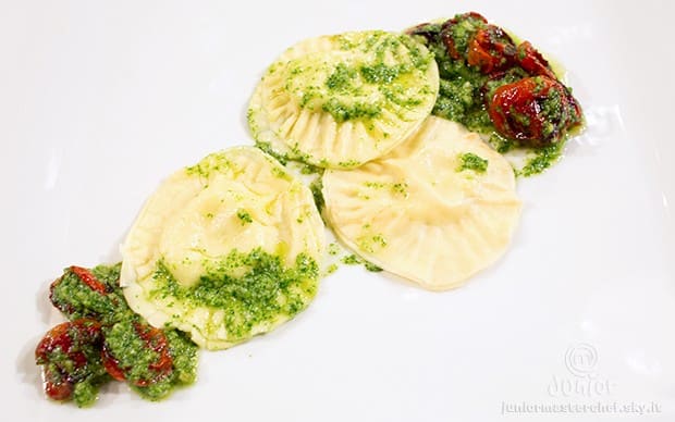 Tortelli ripieni di squacquerone con pesto di rucola