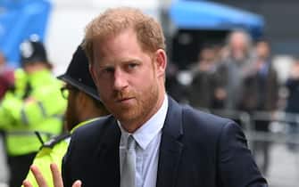 epa10677058 Britain's Prince Harry arrives at the High Court in London, Britain, 07 June 2023. Prince Harry is to give evidence over the phone hacking trial against the Mirror Group Newspapers. The youngest son of Britain's King Charles III is seeking damages against the Daily Mirror over unlawful information gathering through phone hacking.  EPA/NEIL HALL
