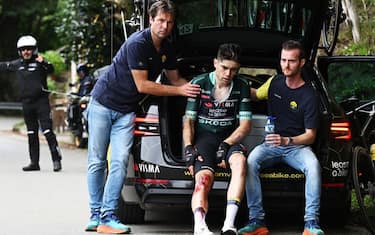 Doppia caduta per Van Aert: si ritira dalla Vuelta