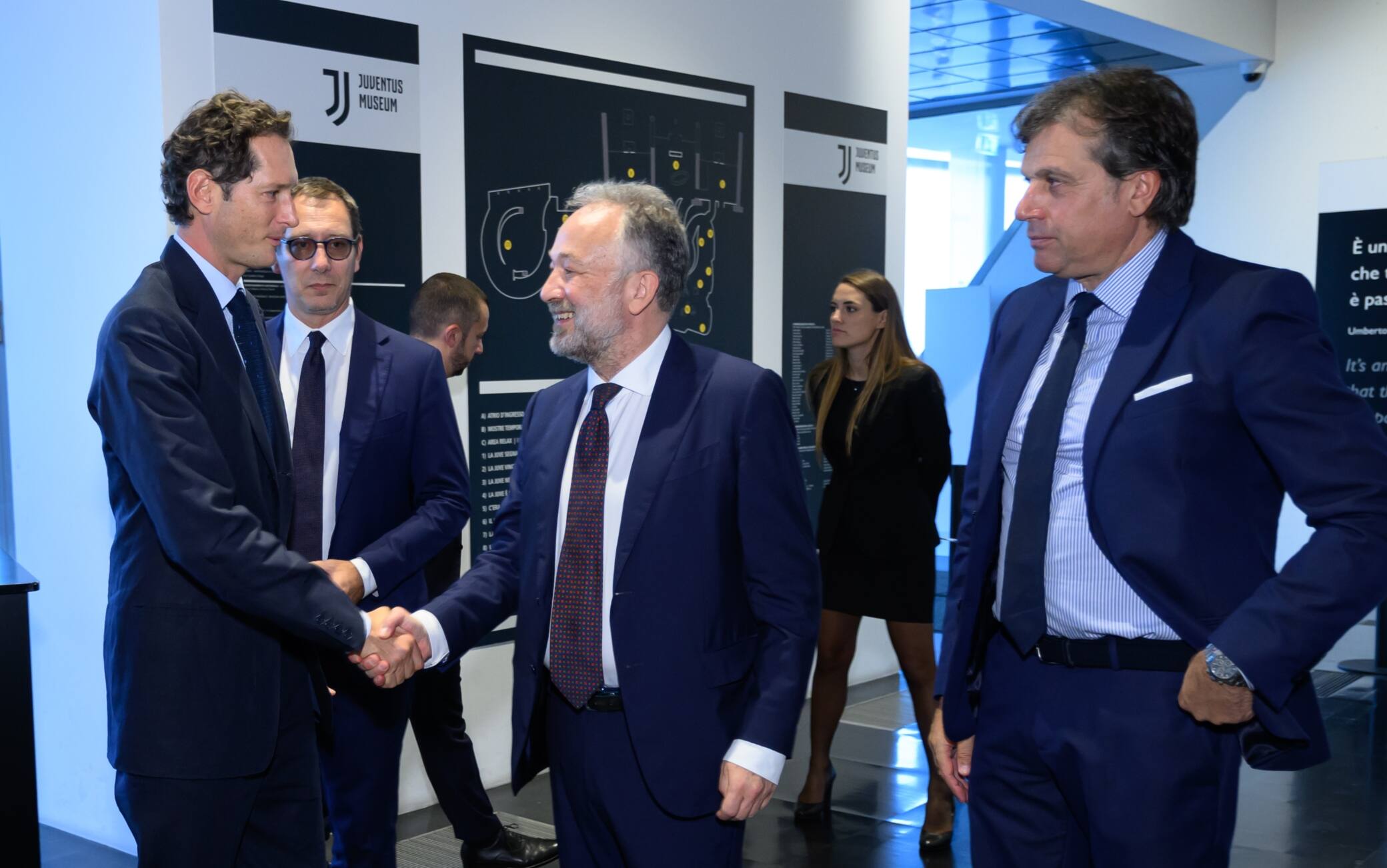 زيارة جون إلكان وإدارة يوفنتوس لمركز كونتيناسا للقاء مع المدرب تياغو موتا والفريق