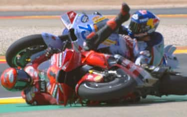 FOTO-VIDEO dell'incidente Bagnaia-Alex Marquez