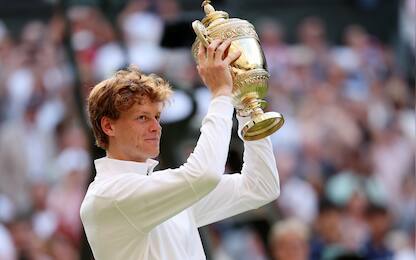 LONDON, ENGLAND - JULY 13: Jannik Sinner of Italy lifts the Gentlemen’s Singles Trophy following his victory against Carlos Alcaraz of Spain during the Gentlemen’s Singles Final on day fourteen of The Championships Wimbledon 2025 at All England Lawn Tennis and Croquet Club on July 13, 2025 in London, England. (Photo by Clive Brunskill/Getty Images)