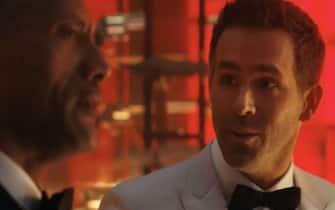 Dwayne Johnson, Ryan Reynolds in Red Notice