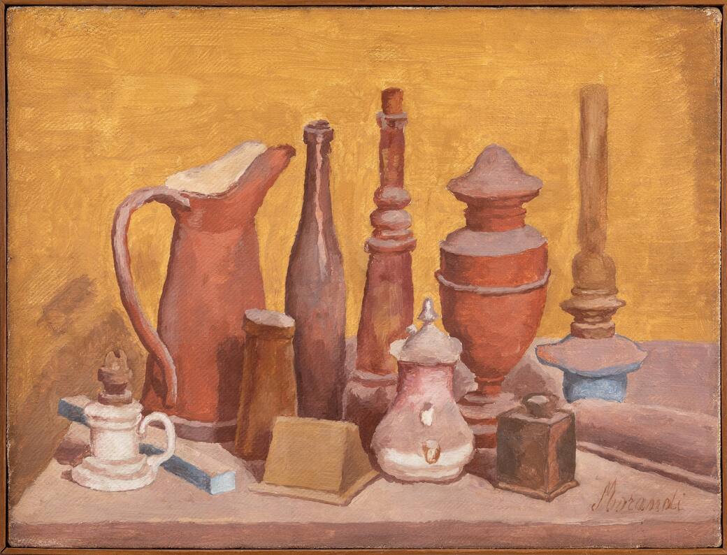 Giorgio_Morandi_Natura_morta_1927_(V._117)_olio_su_tela_32_x_42_cm._Courtesy_The_Lambrecht-Schadeberg_Collection_Museum_für_Gegenwartskunst_Siegen._Ph._credit_Daniele_Molajoli.jpg