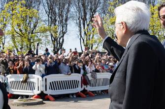 Il Presidente della Repubblica Sergio Mattarella a Monza al nuovo ristorante  PizzAut , in occasione della Giornata mondiale per la consapevolezza sull autismo, 02 aprile 2023.
ANSA/ UFFICIO STAMPA QUIRINALE/ FRANCESCO AMMENDOLA
+++ ANSA PROVIDES ACCESS TO THIS HANDOUT PHOTO TO BE USED SOLELY TO ILLUSTRATE NEWS REPORTING OR COMMENTARY ON THE FACTS OR EVENTS DEPICTED IN THIS IMAGE; NO ARCHIVING; NO LICENSING +++ NPK +++