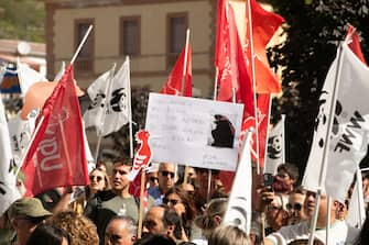 Un corteo con circa 1000 presenti ha sfilato per le vie del borgo di Pescina, per la morte dell'orsa Amarena uccisa a San Benedetto dei Marsi lo scorso 31 agosto, Pescina (L'Aquila), 10 settembre 2023. ANSA/EMANUELE VALERI