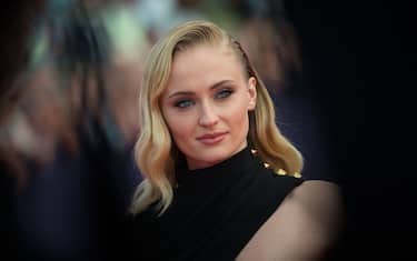 British actress Sophie Turner poses on the red carpet as she arrives for the movie "Heavy" as part of the 45th Deauville US Film Festival, in Deauville, northern France on September 7, 2019. (Photo by LOIC VENANCE / AFP)        (Photo credit should read LOIC VENANCE/AFP via Getty Images)