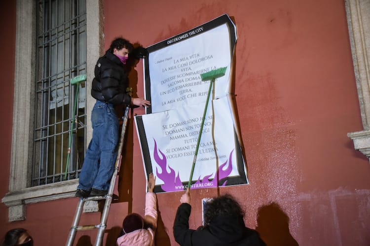 Presidio con affissione della targa per Giulia Cecchettin e tutte le donne uccise organizzato da Non Una di Meno davanti all Università Statale, Milano 20 Novembre 2024
ANSA/MATTEO CORNER