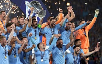 epa10684433 Manchester City captain Ilkay Guendogan raises the trophny as the team celebrate winning the UEFA Champions League Final soccer match between Manchester City and Inter Milan, in Istanbul, Turkey, 10 June 2023.  EPA/ERDEM SAHIN