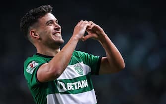 epa11189621 Pedro Goncalves of Sporting celebrates after scoring the 1-0 goal during the Portugese Cup first leg semi-final soccer match between Sporting CP and Benfica, in Lisbon, Portugal, 29 February 2024.  EPA/RODRIGO ANTUNES