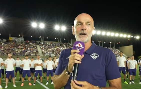 https://static.sky.it/editorialimages/a75ea4ffec3633603af4444998fdaf40ff3e5476/skysport/it/calcio/serie-a/video/2025/07/14/fiorentina-pioli-intervista-video/pioli_fiorentina_presentazione_screen.jpg?im=Resize,width=565
