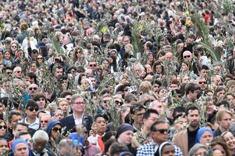 Faithfull attend Pope Francis while celebrates the Holy Mass of Palm Sunday in Saint Peter's Basilica, Vatican City, 02 April 2023. Palm Sunday is a Christian feast that falls on the Sunday before Easter. The feast commemorates Jesus' entry into Jerusalem, an event mentioned in each of the four Christian canonical Gospels.
ANSA/CLAUDIO PERI