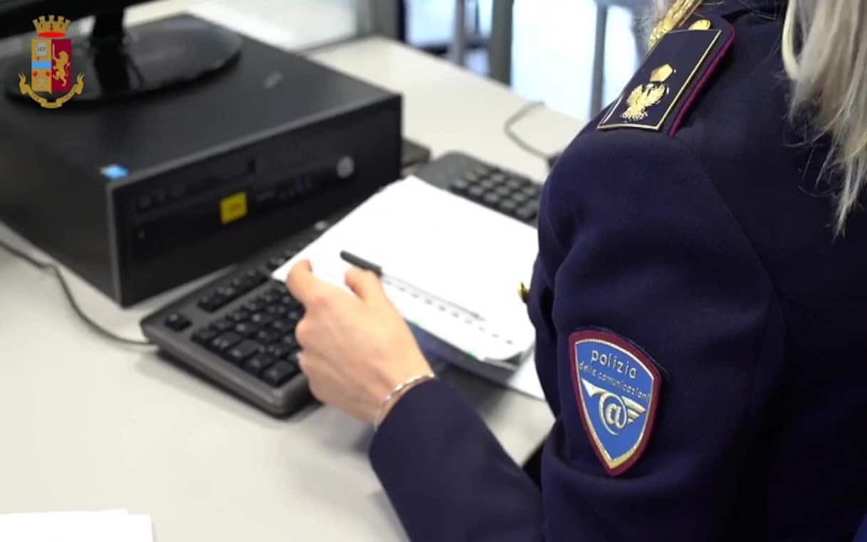 l aquila webcam nascoste per spiare gli inquilini trovate telecamere in ogni camera