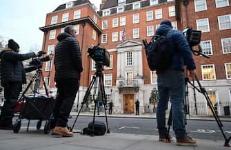 Members of the media stand with their television broadcast cameras as they work opposite the entrance to the London Clinic, in London on January 17, 2024. Britain's Catherine, Princess of Wales, is facing up to two weeks in hospital after undergoing successful abdominal surgery, Kensington Palace announced on Wednesday. (Photo by JUSTIN TALLIS / AFP)