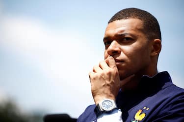 epa11387196 French soccer player Kylian Mbappe listens to French President Emmanuel Macron as he arrives for a lunch at their training camp ahead of the UEFA Euro 2024, in Clairefontaine-en-Yvelines, France, 03 June 2024.  EPA/SARAH MEYSSONNIER / POOL  MAXPPP OUT
