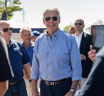 Joe Biden ha commentato la foto segnaletica di Donald Trump. “L’ho vista in tv, è un bell’uomo”, ha detto ai giornalisti al seguito in Nevada
