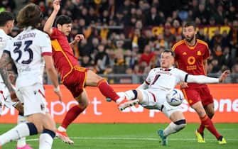 AS Roma's Sardar Azmoun (C) scores the 1-2 goal during the Italian Serie A soccer match between AS Roma and Bologna FC 1909 at the Olimpico stadium in Rome, Italy, 22 April 2024.  ANSA/ETTORE FERRARI





