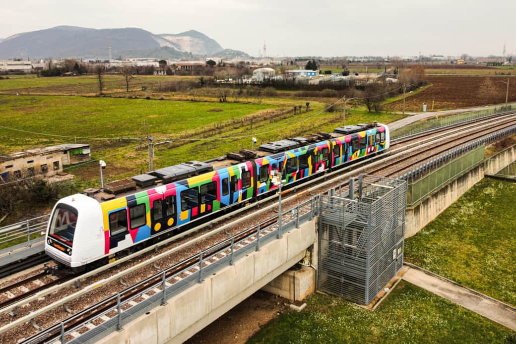 Treno_esterno_Connessioni_Luca_Font._Foto_Gruppo_Brescia_Mobilità.jpg