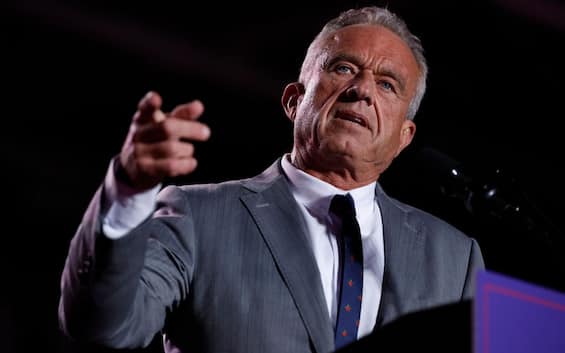 Usa, segretario alla Salute Robert Kennedy Jr. licenzia 17 membri del comitato sui vaccini