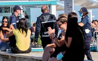 Coronavirus, Ostia: assalto alla spiaggia nel primo sabato post