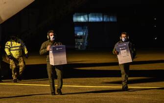 L’arrivo dei vaccini all’aereoporto di Linate