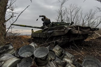 epa10413489 A Ukrainian soldier jumps fom a T-72 tank in the Donetsk region, eastern Ukraine, 18 January 2023. Britain s defence secretary Ben Wallace confirmed on Monday that the UK would send Ukraine 14 of its own Challenger 2 tanks. Russian troops entered Ukraine on 24 February 2022 starting a conflict that has provoked destruction and a humanitarian crisis.  EPA/OLEG PETRASYUK