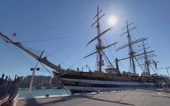 tour vespucci tappa finale a genova nella giornata della marina militare