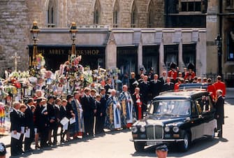 LONDON - SEPTEMBER 6: Family members, including Diana's mother, Frances Shand-Kydd, Diana's elder sister, Lady Sarah McCorquodale, the 9th Earl, Charles Spencer, Prince William, Prince Harry, and Prince Charles, watch the hearse depart, at the funeral of Diana, Princess of Wales, on September 6, 1997, at Westminster Abbey, London, England. (Photo by David Levenson/Getty Images)