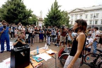 Manifestazione Priorita' alla Scuola in piazza Scala