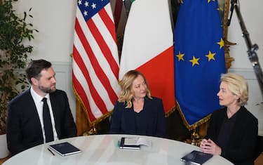 Italy's Prime Minister, Giorgia Meloni (C) meets with European Commission President Ursula von der Leyen and US Vice President JD Vance at Palazzo Chigi in Rome on May 18, 2025. (Photo by Jacquelyn Martin / POOL / AFP)