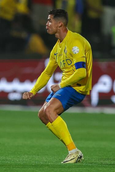 RIYADH, SAUDI ARABIA - FEBRUARY 25: Cristiano Ronaldo of Al Nassr celebrates after scoring the 1st goal during the Saudi Pro League match between Al-Shabab and Al-Nassr at Al-Shabab Club Stadium on February 25, 2024 in Riyadh, Saudi Arabia. (Photo by Yasser Bakhsh/Getty Images)