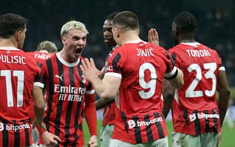 AC MilanÕs Luka Jovic (C)  jubilates with his teammates   after scoring goal of 0 to 1 during the Italian Cup semi final second leg soccer match between Inter and Milan  at Giuseppe Meazza stadium in Milan, 23 April 2025.
ANSA / MATTEO BAZZI