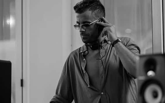 Ibiza, morto Michele Noschese, noto come dj Godzi. Fonti locali: "Picchiato dalla polizia"