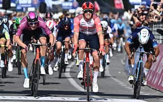 Danish rider  Mads Pedersen of team Trek Segafredo in action to cross the finish line and win the sixth stage of the 2023 Giro d'Italia cycling race over 162 km from Napoli to Napoli, Italy, 11 May 2023. ANSA/LUCA ZENNARO