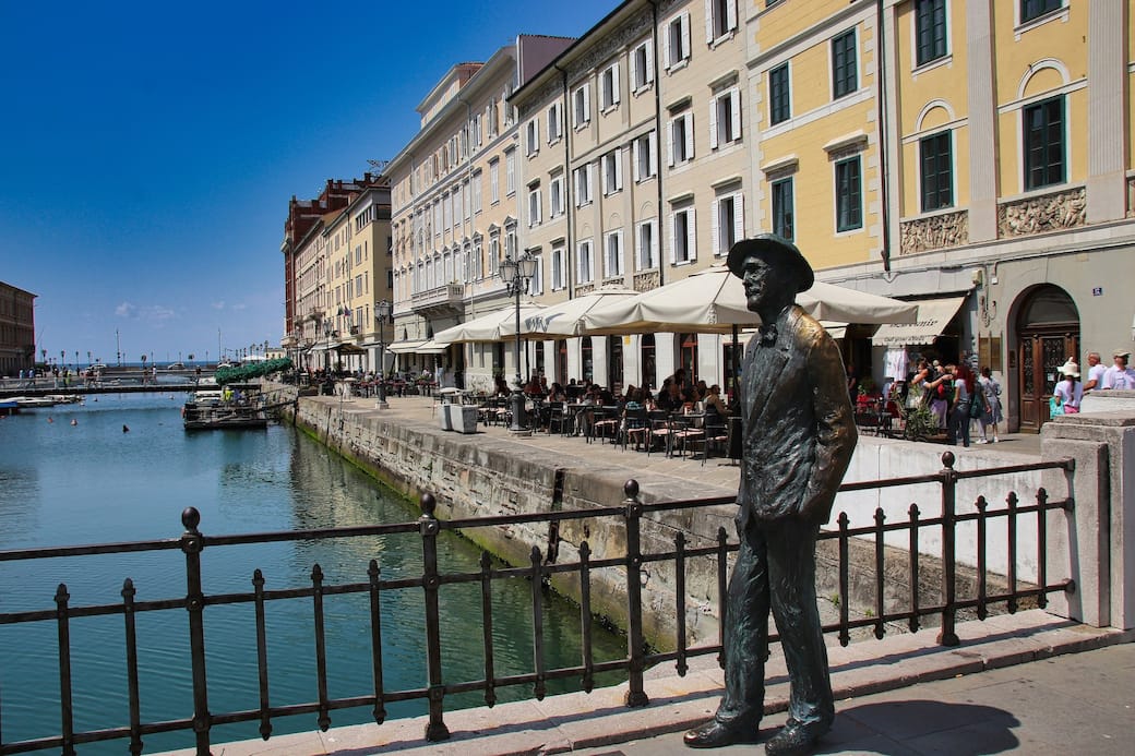 Trieste._Foto_di_Alain_ROUILLER_su_Unsplash.jpg