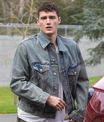 epa11227790 French soccer player Benjamin Pavard arrives at the national team's training complex ahead a training session in Clairefontaine-en-Yvelines, south of Paris, France, 18 March 2024. France will face Germany for a friendly match on 23 March 2024.  EPA/CHRISTOPHE PETIT TESSON