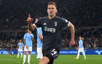ROME, ITALY - APRIL 23: Arkadiusz Milik of Juventus celebrates scoring his team's first goal during the Coppa Italia Semi-final Second Leg match between SS Lazio and Juventus FC at Stadio Olimpico on April 23, 2024 in Rome, Italy. (Photo by Paolo Bruno/Getty Images)