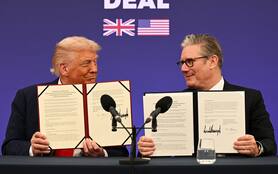 AYLESBURY, ENGLAND - SEPTEMBER 18: (L-R) U.S. President Donald Trump and UK Prime Minister Keir Starmer announce an agreement between the two countries as they hold a press conference at Chequers at the conclusion of a state visit on September 18, 2025 in Aylesbury, England. This is the final day of President Trump’s second UK state visit, with the previous one taking place in 2019 during his first presidential term. (Photo by Leon Neal/Getty Images)