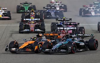 epaselect epa12029811 McLaren driver Oscar Piastri of Australia (L) leads Mercedes driver George Russell of Britain (R() and the pack into turn 1 after start during the Formula One Bahrain Grand Prix in Sakhir, Bahrain, 13 April 2025.  EPA/ALI HAIDER