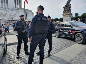A photo released on 25 March 2024 shows  preventive anti-terrorism checks by the Carabinieri and special departments during the Easter holidays in Rome, Italy.
ANSA/ Carabinieri ANSA PROVIDES ACCESS TO THIS HANDOUT PHOTO TO BE USED SOLELY TO ILLUSTRATE NEWS REPORTING OR COMMENTARY ON THE FACTS OR EVENTS DEPICTED IN THIS IMAGE; NO ARCHIVING; NO LICENSING NPK generica, simbolica, obiettivo sensibile, sicurezza, rischio attentati
