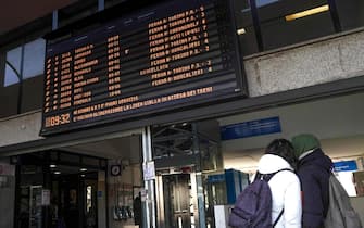 Disagi alla circolazione ferroviaria a causa sciopero dei treni del 12 febbraio 2024. La situazione nella stazione Torino Lingotto ANSA/JESSICA PASQUALON