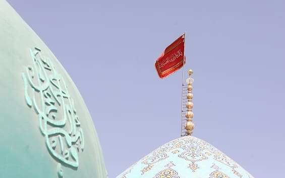 Iran, cos’è la bandiera della vendetta issata dopo attacco di Israele 