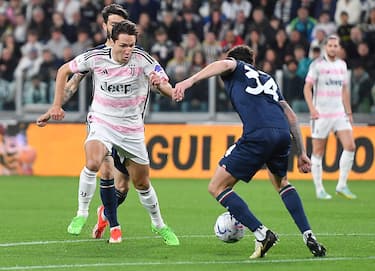 Juventus' Federico Chiesa and Lazio Mario Gila in action during the semifinal of the Coppa Italia soccer match Juventus FC vs SS Lazio at the Allianz Stadium in Turin, Italy, 2 april 2024 ANSA/ALESSANDRO DI MARCO