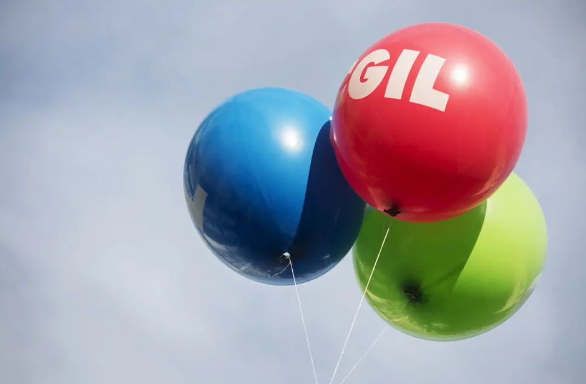 Il corteo CGIL, CISL e UIL e il concreto in Piazza della Scala