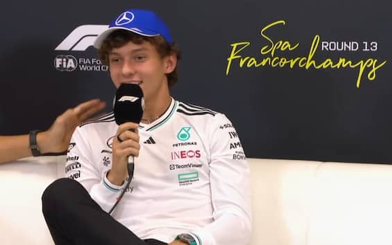 https://static.sky.it/editorialimages/a9b0883b4bcae35097b0f916dc2c485211a3199d/skysport/it/motori/formula-1/video/2025/07/24/f1-gp-belgio-hamilton-antonelli-rinnovo-video/f1_hamilton_antonelli_video_sky.jpg?im=Resize,width=565