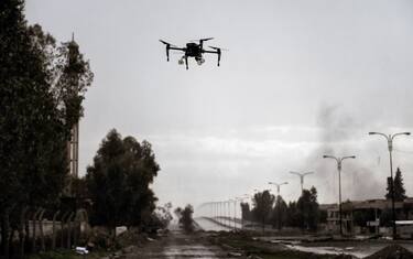 TOPSHOT - A picture taken on March 14, 2017 in the northern Iraqi city of Mosul shows a drone carrying two grenades flying in a test flight by Iraqi forces which aim to use it against Islamic State (IS) group fighters. IS have used small drones to drop explosives on advancing Iraqi forces since they launched the battle to retake the whole of Iraq's second city in October. But now, Iraqi forces have adopted the terrifying tactic, equipping their own remote-controlled devices with 40-mm grenades. (Photo by ARIS MESSINIS / AFP) (Photo by ARIS MESSINIS/AFP via Getty Images)