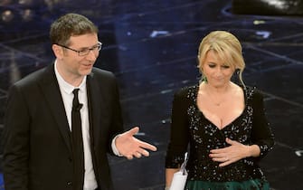 Conductors Fabio Fazio (L) and Luciana Littizzetto during the first night of the 63rd Sanremo Italian Song Festival at the Ariston theatre in Sanremo, Italy, 12 February 2012. The festival runs from 12 to 16 February. 
ANSA/CLAUDIO ONORATI